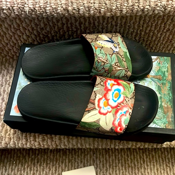 COPY - Gucci Tian Pusuit slide - Picture 4 of 8